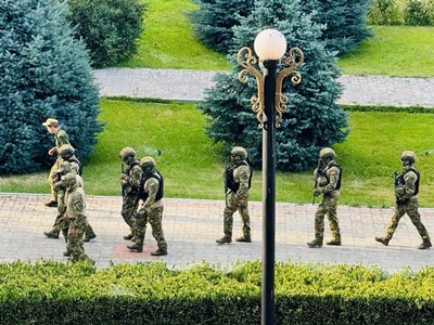 Спецназ охраняет сквер парламента Армении