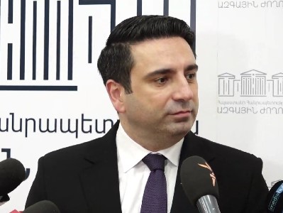 Спикер: Протестующе хотели захватить здание парламента и напасать на премьер-министра Армении