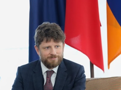 Посол Франции: Армянский флаг в сердцах французов