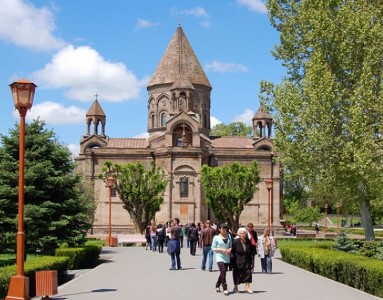 «Փաստ». Հայ առաքելական եկեղեցին առաջին հերթին հայ ժողովրդի համար ազգային բարոյականության ուղենիշ է