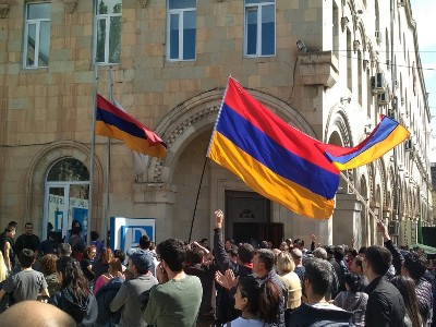 «Փաստ». Օխլոկրատիայից՝ խուլիգանակրատիա