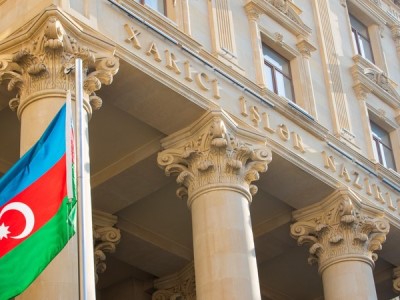 Минобороны Азербайджана разразилось угрозами в связи с заявлением Франции о поставках гаубиц CAESAR