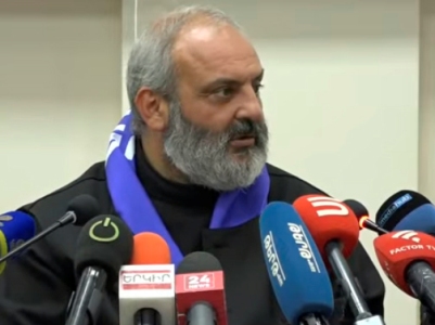 Баграт Галстян: Солдаты живут в ужасных условиях, а министр обороны покупает дома в селе, где солдаты сгорели заживо