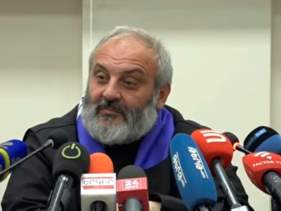 Մարդը ասում է՝ բետոն եք լիզելու, ԱԺ-ում հարվածում են գեներալին, ցուցարարին լակոտ ասում. սա քաղաքական կյա՞նք է. Սրբազան