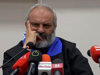 Այս պահի դրությամբ Ոսկեպարի ուղղությամբ այն ցանկապատը, փշալարերը, որի նկարները տարածվում են, չկան. Բագրատ Սրբազան
