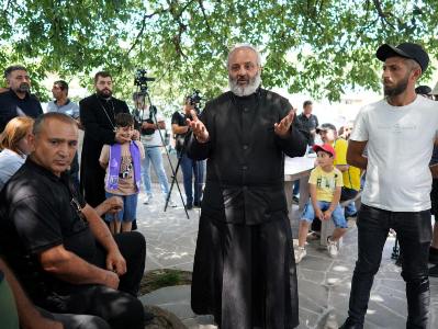 Երեկ հանդիպել եմ Սուրեն Պետրոսյանին, երկար խոսել ենք. Շարժումը մարելու վերաբերյալ ձևակերպումն այլ է եղել. Սրբազան