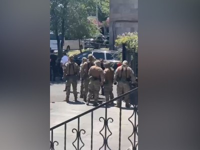 Special police forces break gate of Karabakh representative office in Armenia