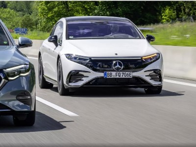 Автомобили Mercedes-Benz научатся автоматически менять полосу движения