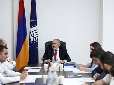 Пашинян провел заседание правящей партии