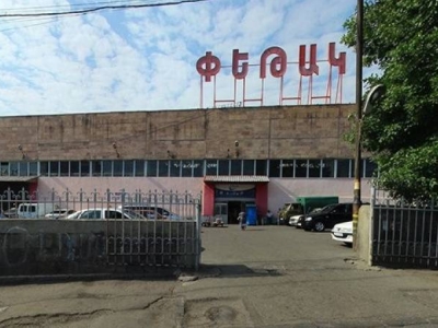 Под мостом близ торгового центра «Петак» произошло ДТП: госпитализированы 4 человека