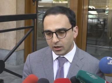 Երևանի քաղաքապետարանը հրատապ կարգով 8 մեքենա և 9 շարժիչների լրակազմ ձեռք կբերի, որ աղբահանության խնդիրը չսրվի