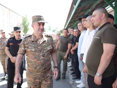 Начальник Генштаба Вооруженных сил Армении посетил центральный сборный пункт