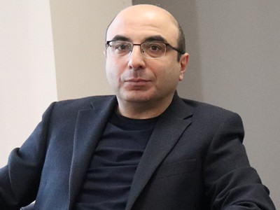 Սրբազանը մանդատի, պաշտոնի, ցուցակի, դաչայի, մեքենայի, թիկնազորի և իշխանական բարիքների կռիվ չի տալիս. Վահե Հովհաննիսյան