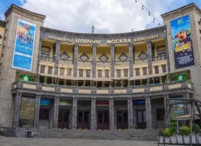«Մոսկվա» կինոթատրոնի տանիքից քաղաքացիներ են ընկել. նրանցից մեկին տեղափոխել են հիվանդանոց