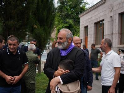 Архиепископ Баграт Галстанян встретился с жителями села Давид Бек
