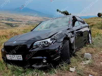 «Չայնիի» ոլորաններում բախվել են «Honda Elysion»-ն ու «BMW»-ն․ վերջինը կոտրել է ծառն ու հայտնվել երթևեկելի գոտուց դուրս