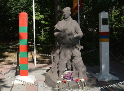 «Իրավունք». Քրեական գործ է հարուցվել Երեւանում ՌԴ դրոշն ու գերբը պղծելու փաստի առթիվ