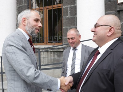 Շիրակի մարզպետը և Չեխիայի դեսպանը քննարկել են քույր քաղաքներ ունենալու հարցը
