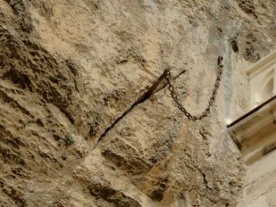 The Durandal sword, which according to legend belonged to the knight Roland, is stolen in France