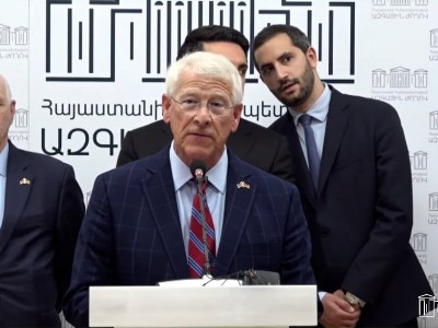US senator in Armenia, tells Azerbaijan to beware of what unification with Putin's Russia can lead to