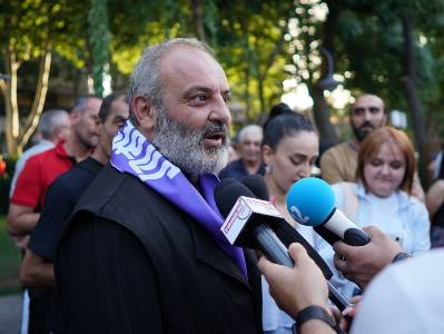 Баграт Галстанян: Власти находятся на грани уничтожения реальной Армении