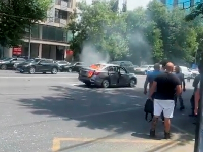 Գրիգոր լուսավորիչ փողոցում մեքենայում պայթյուն է տեղի ունեցել. վարորդն ու ուղեւորը այրվածքներ են ստացել