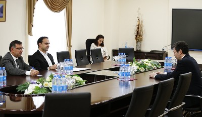 Երևանը պատրաստակամ է գործակցության տարբեր ծրագրեր իրականացնել Աթենքի հետ. Ավինյանն ընդունել է Հունաստանի դեսպանին