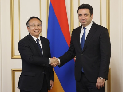 Հայ-չինական հարաբերությունների զարգացումը շատ կարևոր է Չինաստանի համար. դեսպանը՝ Ալեն Սիմոնյանին