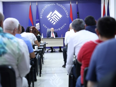 Никол Пашинян снова провел заседание инициативной группы партии «Гражданский договор»