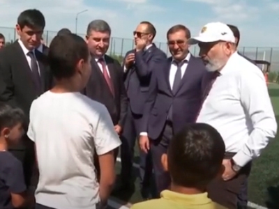 «Երեխեք, ո՞նց ա, դուրներդ գալի՞ս ա»․ Փաշինյանն Աշտարակում այցելել է նոր կառուցված խաղադաշտ