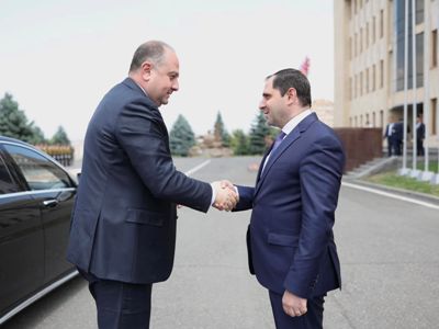 ՀՀ ՊՆ-ում տեղի է ունեցել Վրաստանի պաշտպանության նախարարի դիմավորման հանդիսավոր արարողությունը