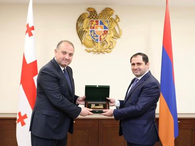 Պապիկյանն ու Չիկովանին ստորագրել են ՀՀ և Վրաստանի ՊՆ-ների միջև 2024-ի համագործակցության պլանը