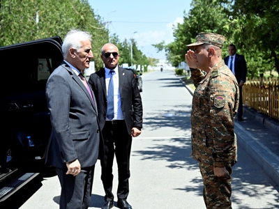 Президент Армении посетил одну из воинских частей города Армавир