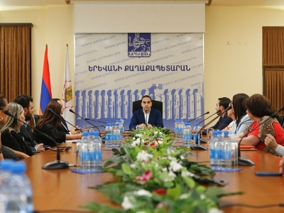 Ավինյանը հանդիպել է Հայաստանի հյուրանոցների ասոցիացիայի ներկայացուցիչների հետ