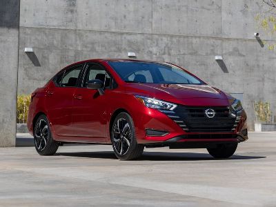 Nissan снимет с производства два популярных седана
