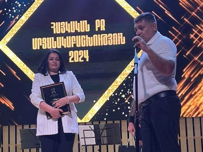 «Տարվա քաղաքական գործիչ». քաղբանտարկյալ Արմեն Աշոտյանի մրցանակը ստացել է կինը