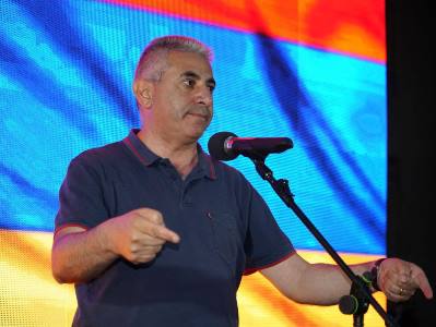 Էս մարդը մեր ժողովրդի ամենապարզ, պրիմիտիվ թշնամին է, իր թշնամությունը որեւէ լրացուցիչ բացատրություն չունի. Ղազարյան