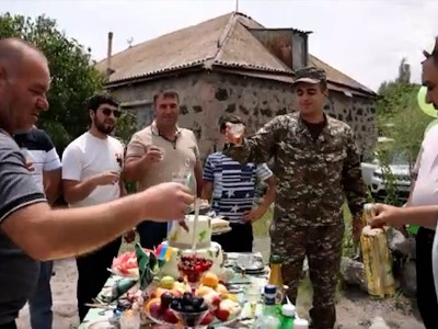 Ես 2 տարվա մեջ ավելի շատ բան եմ սովորել ու հասկացել, քան 18 տարվա ընթացքում. Զորացրվող զինվորի վերադարձը հայրական տուն