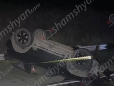 «Toyota Raf 4»-ը բախվել է պարսպին, մի քանի պտույտ գլորվել ու գլխիվայր շրջվել․ կա 1 զոհ, 3 վիրավոր