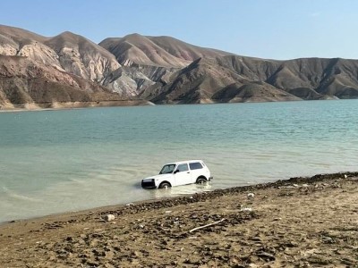 Спасатели вытащили из водохранилища автомобиль