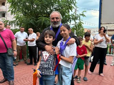 Архиепископ Баграт Галстанян проводит встречу с жителями улицы Ахпюр Сероб в Ереване