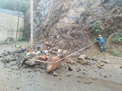 Փրկարարները հեռացրել են երթևեկությանը խոչընդոտող ժայռաբեկորները