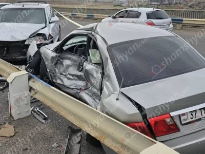 Նոր Հաճնի կամրջի վրա բախվել են «Volkswagen»-ն ու «Kia»-ն․ մեկ մարդ տեղափոխվել է հիվանդանոց