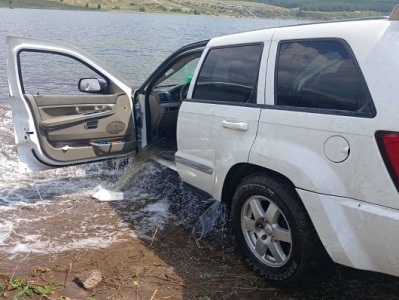 Ապարանի ջրամբարի տարածքում «Jeep» մակնիշի ավտոմեքենա է արգելափակվել