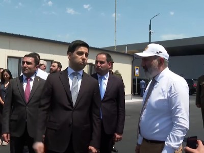 Armenia PM visits Margara checkpoint on Turkey border