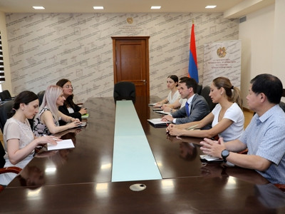 Քննարկվել են ԱԶԲ աջակցությամբ իրականացվող դպրոցների սեյսմիկ պաշտպանության ծրագրի հարցեր. հանդիպում ԿԳՄՍՆ-ում