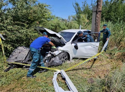 ДТП на трассе Ереван-Ерасх: водитель застрял в автомобиле