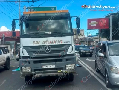В Ереване грузовик насмерть сбил переходивших улицу в неположенном месте супругов