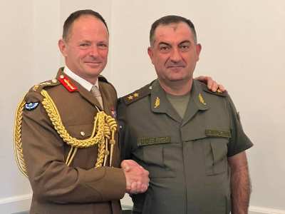 Armenia army General Staff chief, UK colleague discuss cooperation in defense (PHOTOS)
