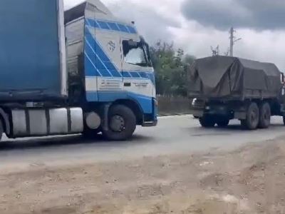 В Сюнике 80 грузовиков и 50 легковых автомобилей оказались в пробке: Дорога на время стала непроходимой